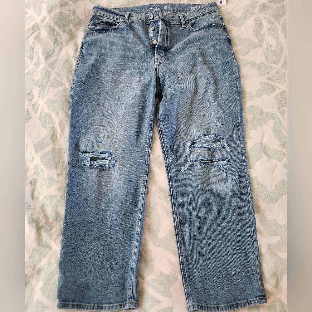 NWT Old Navy distressed jeans, size 16